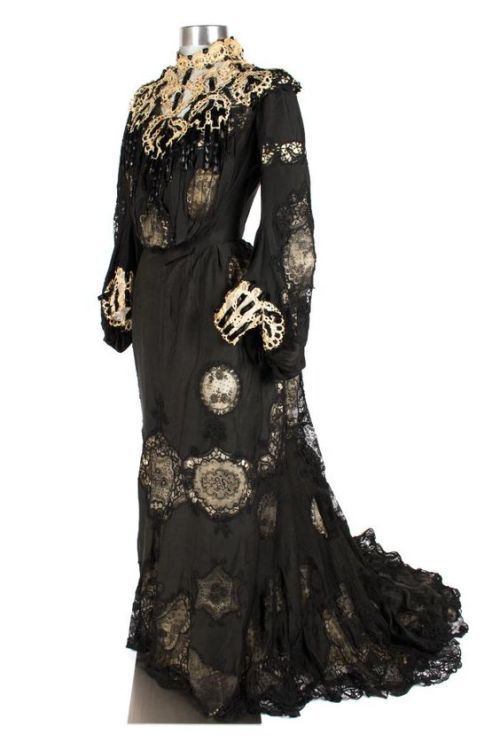 fashionsfromhistory: Dress c.1890-1900 Grand Rapids Public Museum 