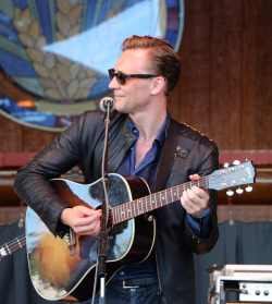 torrilla:  Tom Hiddleston at Wheatland Music