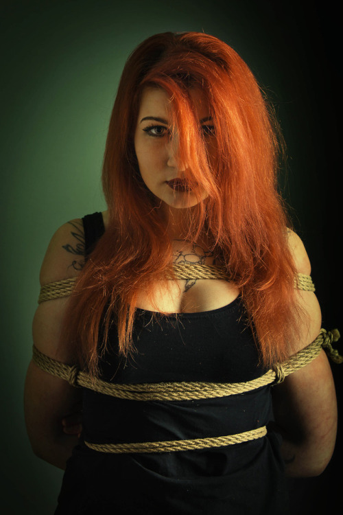 Ropes and Fotos: redrope, Model: SydneyAll Pic of this Session (adult content including)