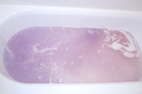 stimmystims:Space Girl bath bomb by Lush Cosmetics (discontinued, but occasionally made in the Lush 