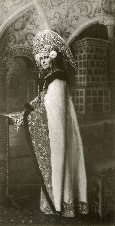  Grand Duchess Elizabeth Feodorovna of Russia during the ball in the Winter Palace, Russia, 1903.