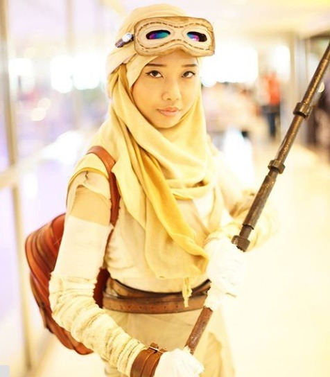 fatcr0w:addidesu:halihijabi:Hijabi Cosplay: Rey, Star Wars (The Force Awakens)Cosplayer: mizdesertTH