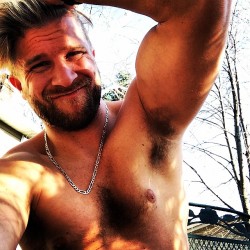 mrteenbear:  #loving #sunny #spring @thebeardedhomo