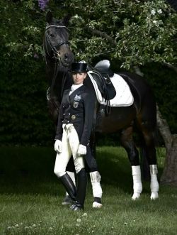 dressagequeenslife:  blondieinbreeches:  Eskadron Platinum  Sweet mother of God