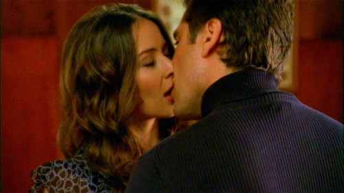 tvshowscouples:Reblog if you are Team Fred&amp;Wesley