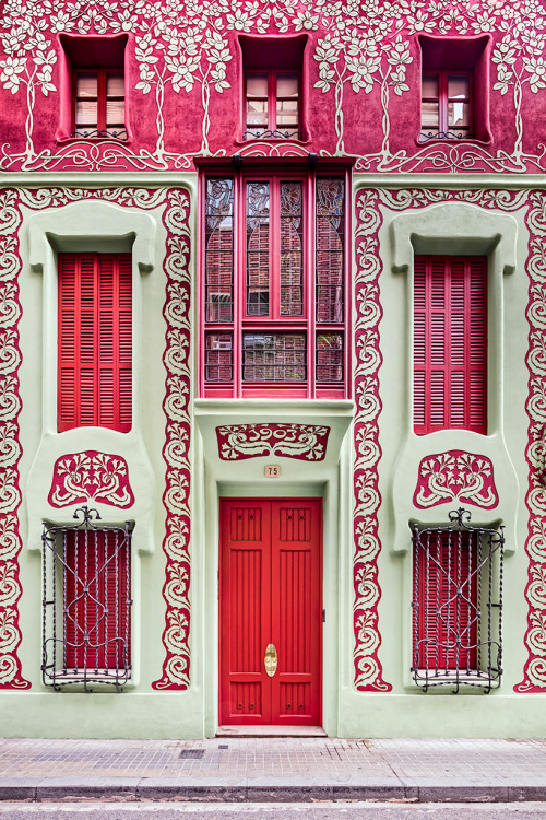 travelingcolors:Padua Street 75, Barcelona | Spain (by David Cardelús)