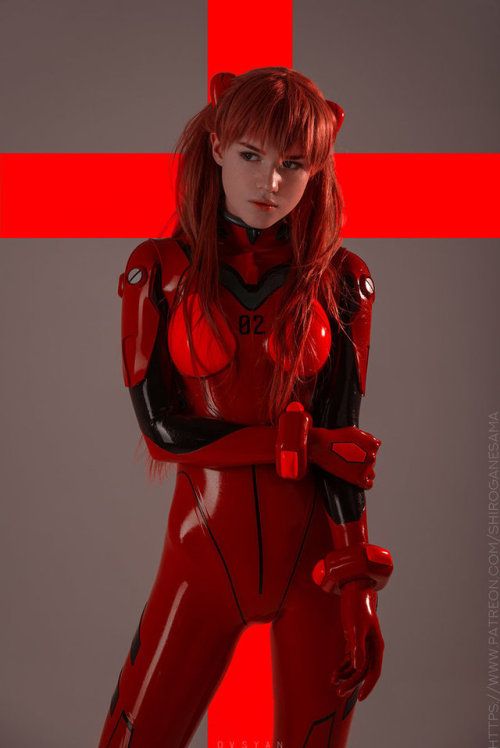hotcosplaychicks:  Asuka Langley in plugsuit by pollypwnz   More Hot Cosplay:  hotcosplaychic