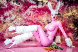 kyliemarilyn:The weekend is here and the hunt for kinky #latex bunnies has begun. 😋just kiddin’. I wish you all a happy, peaceful and relaxing weekend, where ever you are. I’m really thankful for all your likes and comments. It’s great to have