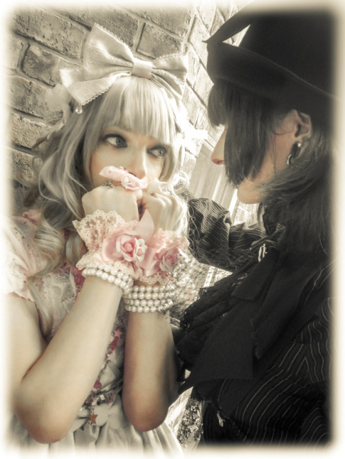 killingwithfish:Ouji Kabedons Lolita
