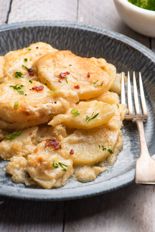 daily-deliciousness:Easy cheesy au gratin potatoes in the crockpot