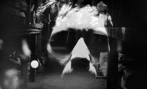 24hoursinthelifeofawoman:  from ‘la jetée’ (dir. chris marker, 1962) 