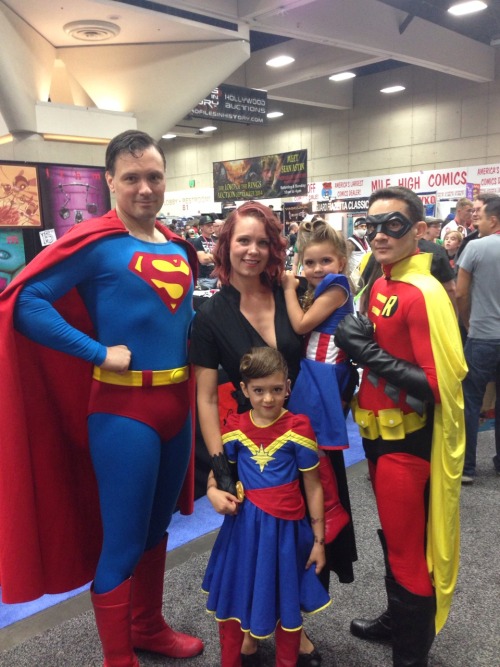 kellysue: solidspider: kellysue the girls in the Marvel booths kids costume contest and meeting more