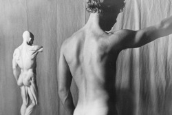 vivipiuomeno1:  Male Nude with Houdon Ecorche