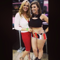 sarajayxxx:  With my #VNA sister @therealjuliaann @exxxotica #chicago !! 👅👭 I want to play with her!!!! One day she’ll let me play in her park! 😂😻