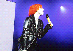 theparamores:  That’s What You Get chant intro live in The Woodlands, Texas.    Her hair look fabulous omg