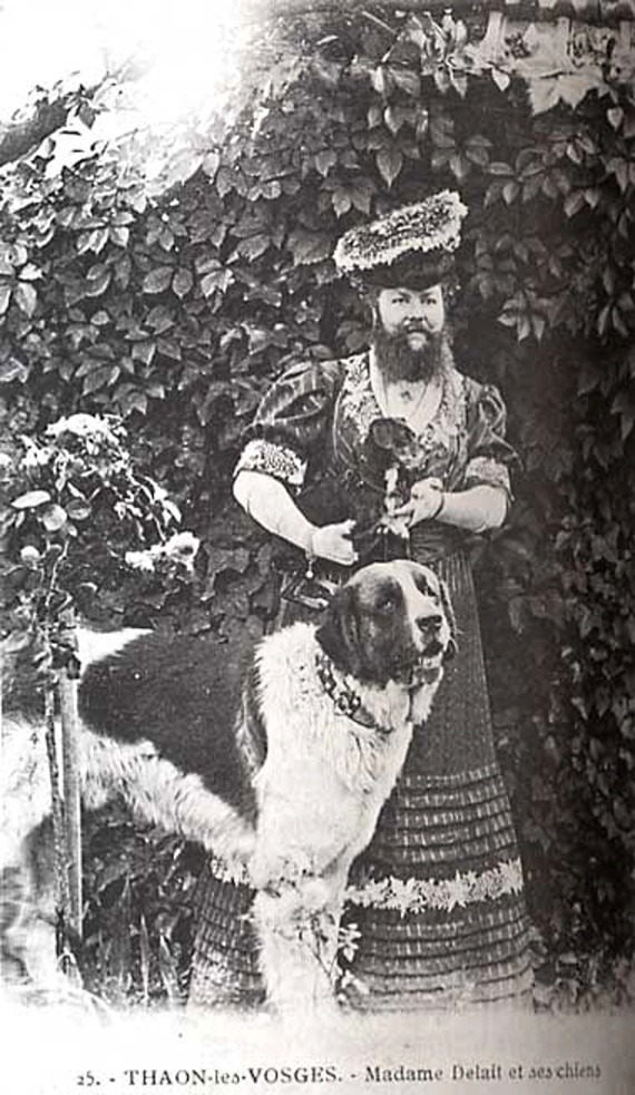 Clémentine Delait et ses chiens, Thaon-les-Vosges (Vosges), France.