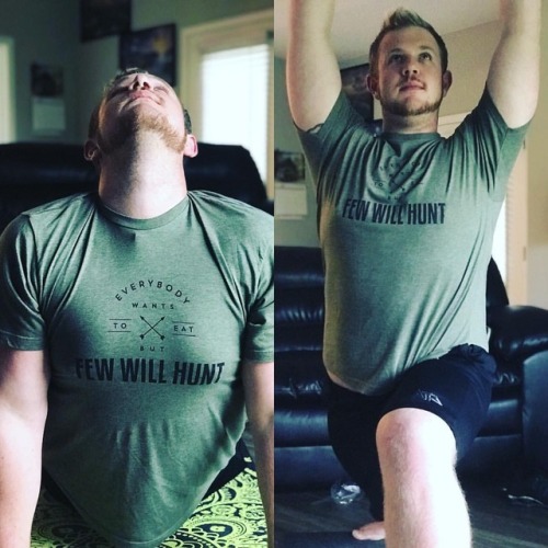 Working that #Cobra and #Warrior1 in the new shirt from @musclebox #musclebox #yoga #yogaeverydamnda