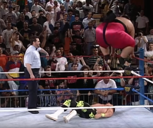 jobbersquashwrestling: My favourite Yokozuna match.Yokozuna vs P.J. Walker.Look at that cute little 