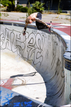 the-state-of-skate:  Skate/Street/Girls/Graffiti