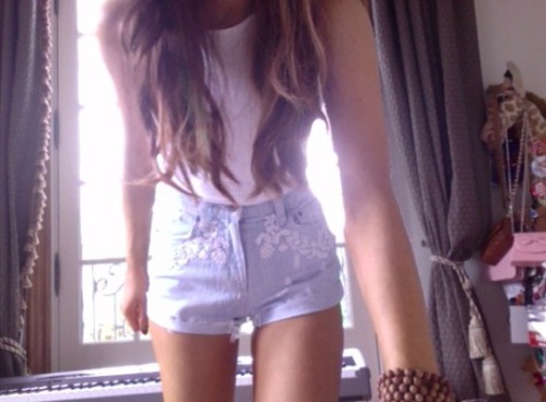 adventurer-in-dreamland:  Ariana Grande has the perfect body. End of story. 