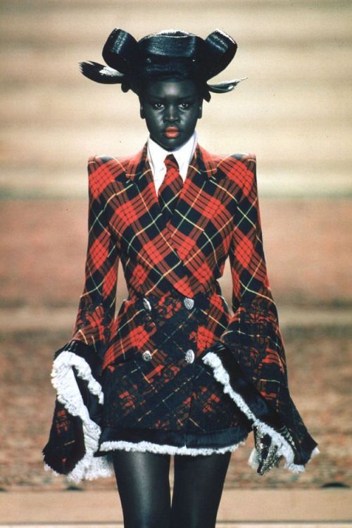 Porn midnight-charm:Alek Wek for Givenchy Haute photos