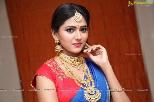 Shalu Chourasiya

#1126#58867 Followers…. #Shalu Chourasiya#indiangirl#indian girl #South Indian Actress #pretty face#navel#saari#indian attire#beautiful#beauty