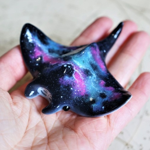 sosuperawesome:  Galaxy Manta Rays // Chibi Clays on Etsy