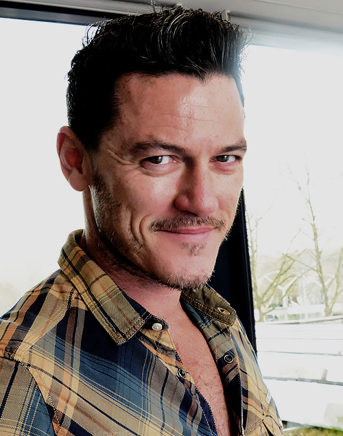 lukevanski:  favourite Luke Evans pics (37-38/?)