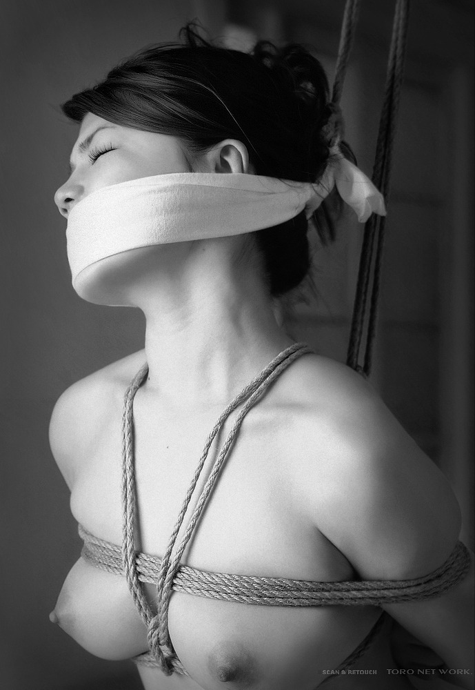 sensualhumiliation:  Forced to be exposed against her will… 