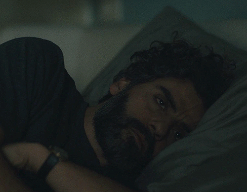 OSCAR ISAAC As JONATHAN LEVY Scenes From A Marriage (2021) 02. Poli