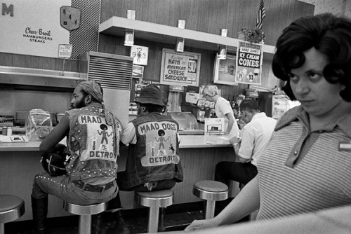 Dick’s Drug StoreDetroit1972photo by Dave Jordano