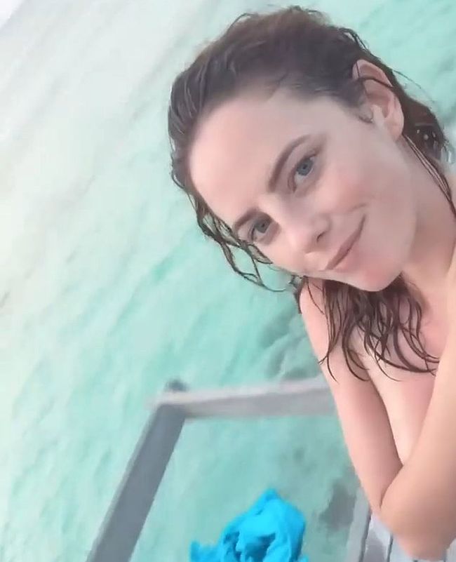 Kaya Scodelario Topless Beach Selfie Video  (more…)View On WordPress