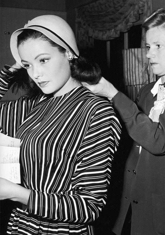 bettedavis:Gene Tierney on the set of Laura, 1944