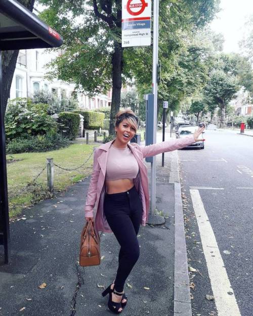 bombyshell: Taxi! who am I kidding, bus! my tumblr
