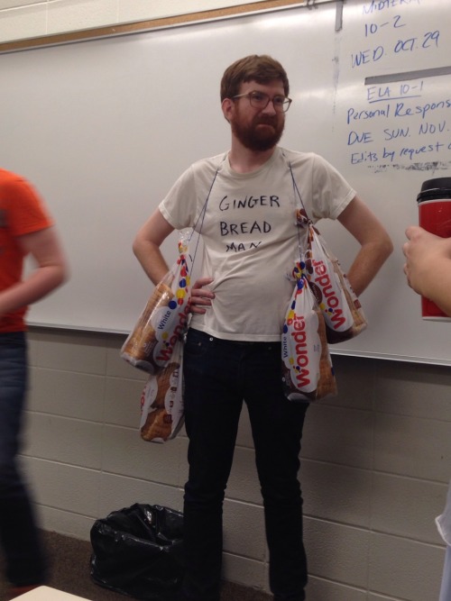 jagedflower888:  My teachers costume is the best omfg 