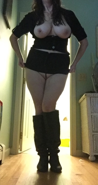 thehappygals:  Some more pics with this outfit!!! 😁 Good night y'all!!! Sweet dreams!!!😴💕💋😊