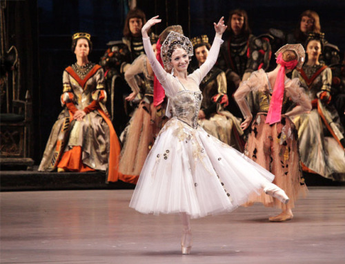 lasylphidedubolchoi:Yulia Skvortsova (Lunkina) in Bolshoi’s Swan LakePhoto by Damir Yusupov