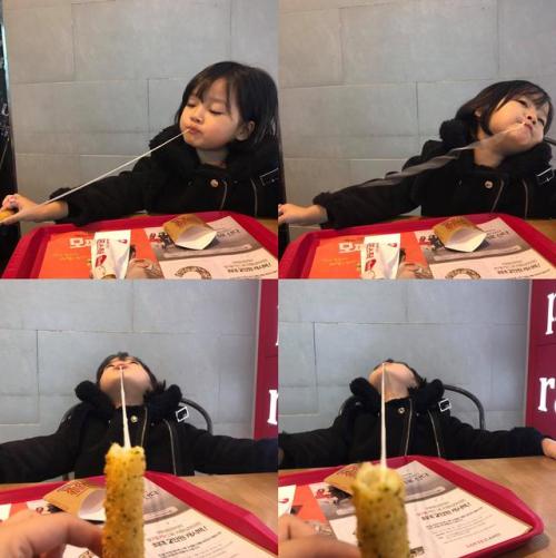 XXX awwww-cute:  Trying to eat mozzarella sticks, photo