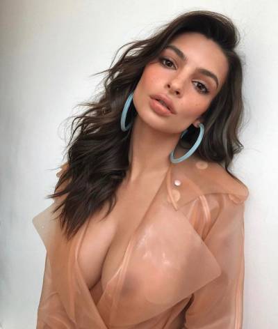 celebpicss:Emily Ratajkowski  adult photos