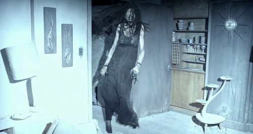 anxietypuppy: spine-tinglers:Javier Botet as “Mama” slay mama