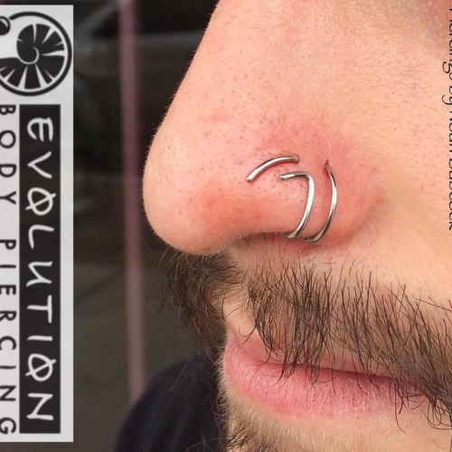 Two fresh #nostrilpiercing s with jewelry by #evolutionmetalworks and a bit of custom bending. (at E