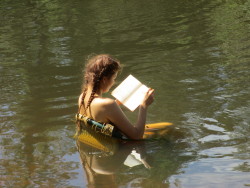 kokosnootjes:  I do reading right. It was freaking hot but I wanted to read so I compromised. Chair in river. Fab.    This makes me so happy honestly. I’m always reading two or three books.