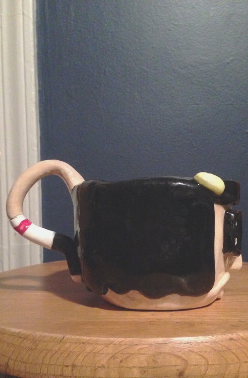 thaibrator:  liektotesradical:  don’t have a crap attack  this is a tina belcher making the “everything’s okay face” mug this is not a fucken drill