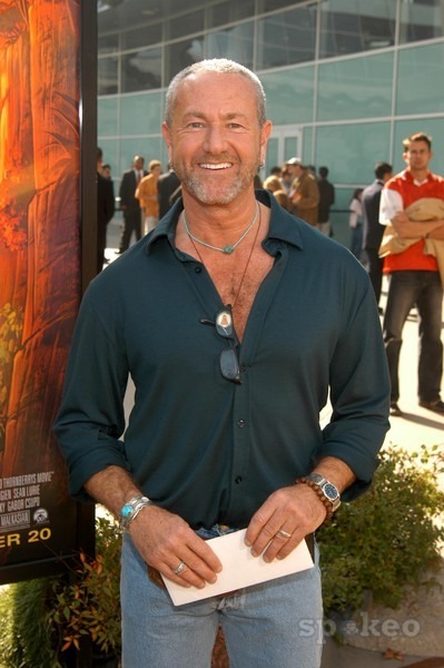 royaldaddies:  Had no Idea that the voice of my childhood was dreamy! Voice actor