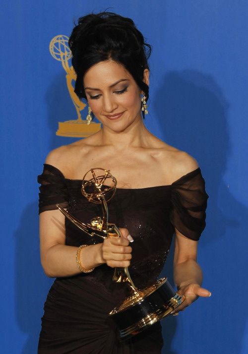 flexiblefish:schwarmerei1:flexiblefish:Archie Panjabi - Emmy Winner - 2010Emmy winner who had to buy