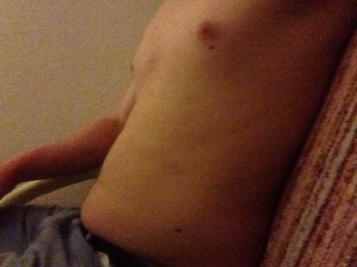 growingbellychubby:  1st pic: empty The rest: full, but not stuffed. Ive eaten a lot though