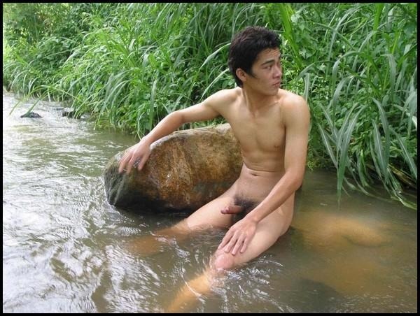 pfdmrman7:  pinoynudistboy1996:  PINOY: kababaryo ko, ligo kami sa ilog, la kasing