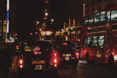 brain-food:  I was going through some of my thumb drives that i have collecting in a shoebox and found more of my London street shots. I actually have no memories attached to these captures, i think i just lifted up my camera and shot something while