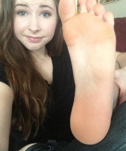 5girlytoes:  5girlytoes:  barefootgals: 