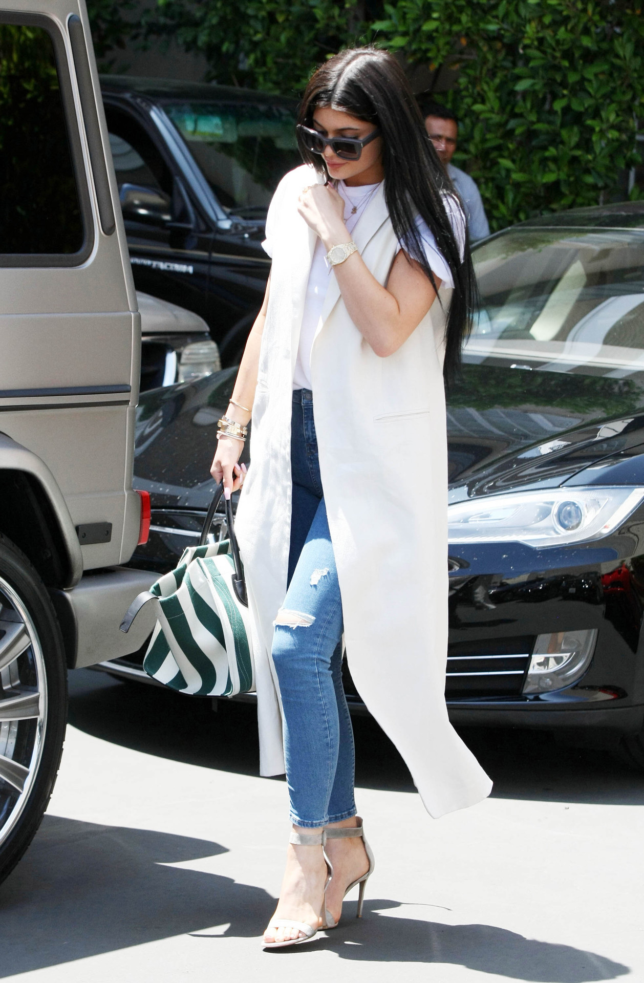 kendall-kyliee:  June 17th, 2015 - Kylie Out and About in Los Angeles [125 HQ’s/MQ’s]